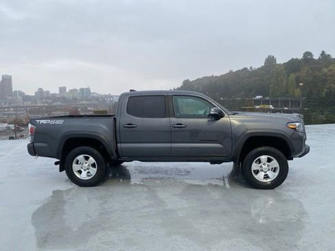 Used 2021 Toyota Tacoma TRD Off-Road image 2