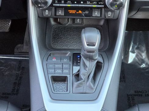 Used 2021 Toyota RAV4 XLE Premium AWD/4WD image 29