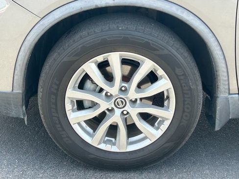 Used 2018 Nissan Rogue SV FWD image 13
