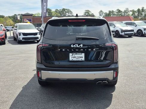 Used 2025 Kia Telluride EX w/ EX Captain's Chair Package image 3