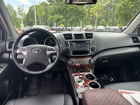 Used 2013 Toyota Highlander Limited AWD/4WD image 30