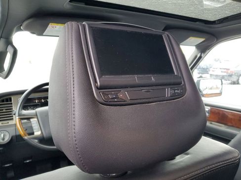 Used 2012 Lincoln Navigator Base image 29