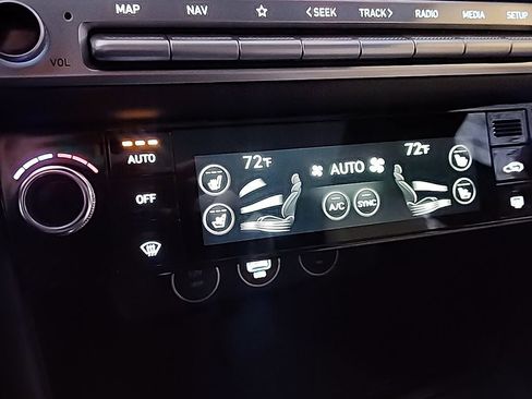 Used 2025 Genesis G70 2.5T w/ Sport Prestige Package image 15