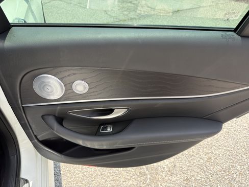 Used 2020 Mercedes-Benz E 350 Sedan image 17