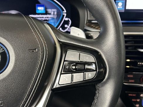 Used 2023 BMW 530e xDrive w/ Premium Package image 19