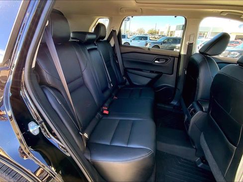 Used 2023 Nissan Rogue SL w/ SL Premium Package image 19