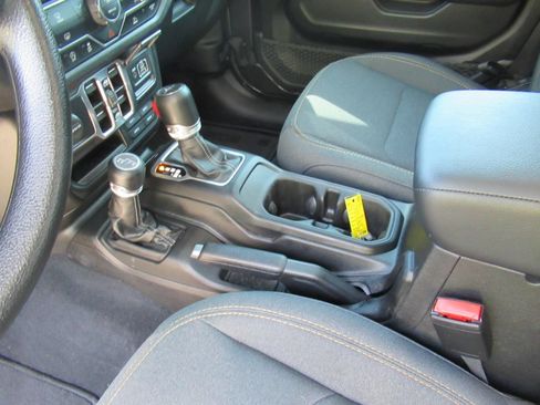 Used 2024 Jeep Gladiator Sport AWD/4WD image 20