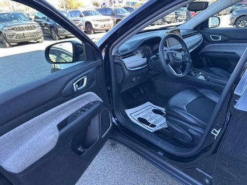 Used 2022 Jeep Compass Latitude image 12