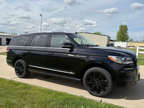 Used 2022 Lincoln Navigator L Reserve AWD/4WD image 3