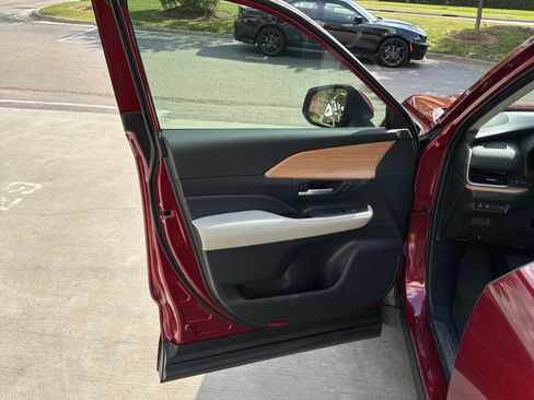 Used 2025 Toyota Grand Highlander FWD image 14