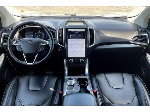 Used 2022 Ford Edge Titanium image 16