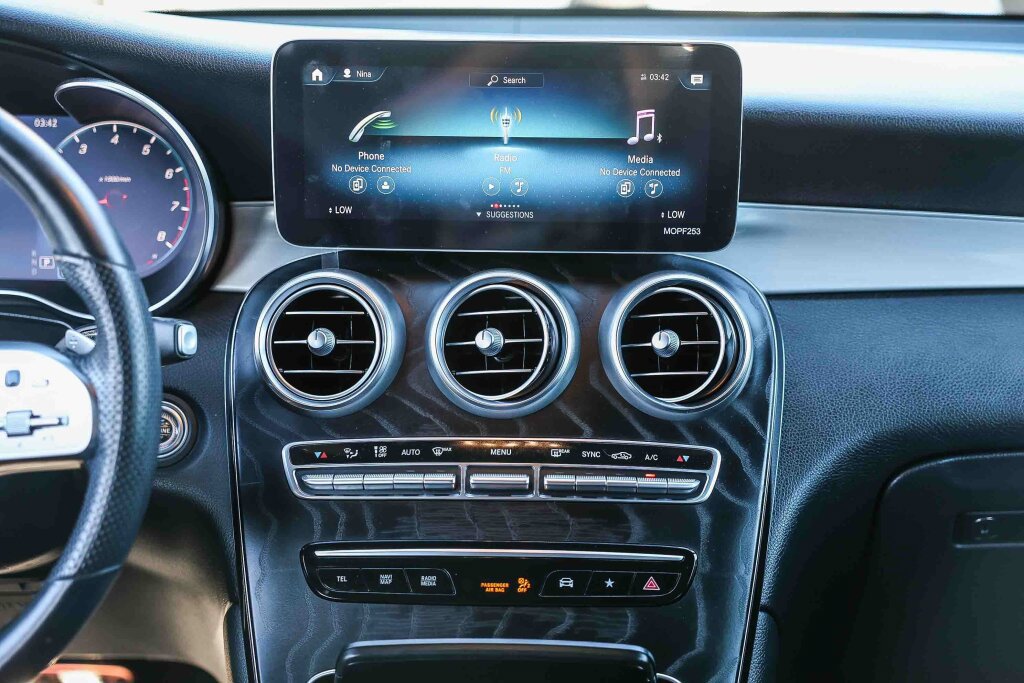 Used 2022 Mercedes-Benz GLC 300 4MATIC image 3