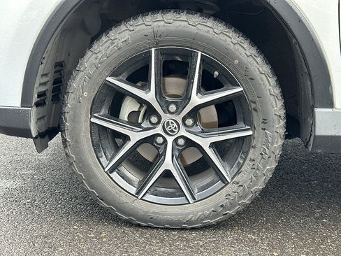 Used 2018 Toyota RAV4 SE w/ Advanced Technology Package AWD/4WD image 7