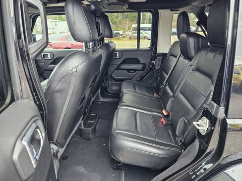 Used 2020 Jeep Wrangler Unlimited Sahara image 29