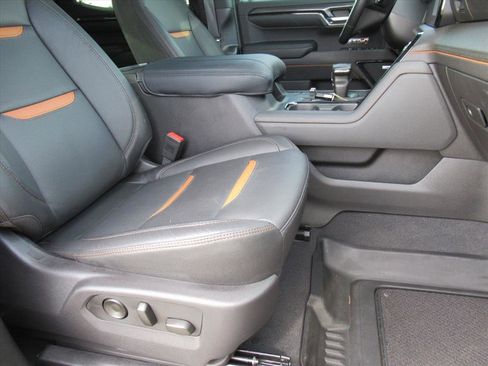 Used 2024 GMC Sierra 1500 AT4 w/ Technology Package image 12