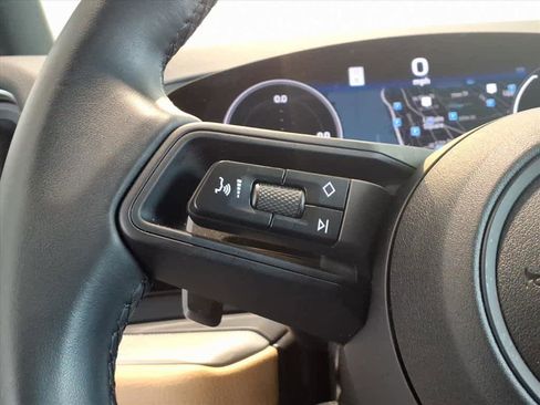 Used 2025 Porsche Cayenne E-Hybrid AWD/4WD image 15