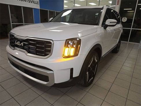 Used 2024 Kia Telluride S w/ S Sunroof Package image 4