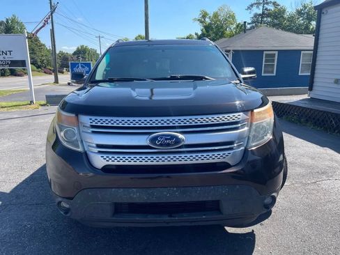 Used 2013 Ford Explorer XLT FWD image 2