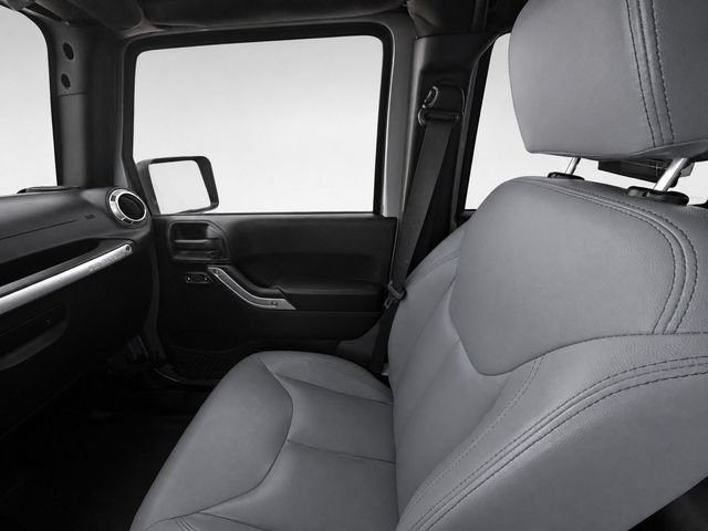 Used 2015 Jeep Wrangler Unlimited Rubicon w/ Connectivity Group AWD/4WD image 19