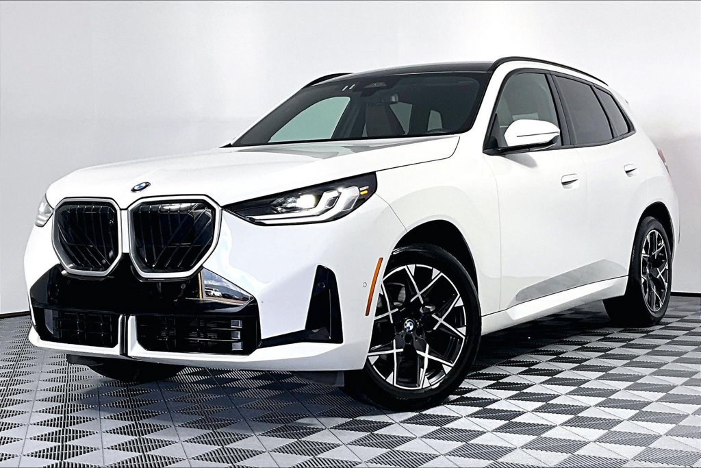 Used 2025 BMW X3 xDrive30i AWD/4WD image 2