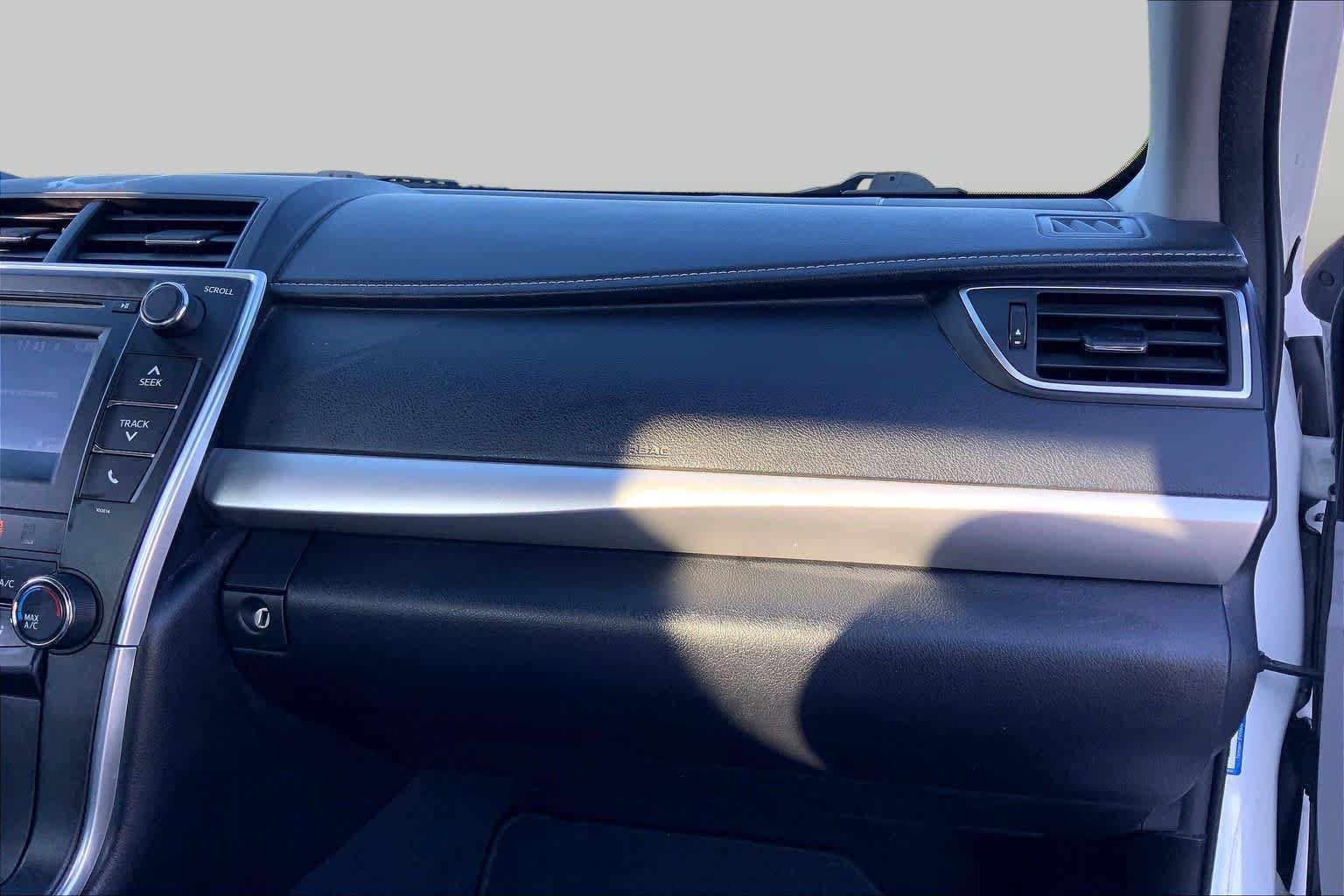 Used 2016 Toyota Camry SE FWD image 17