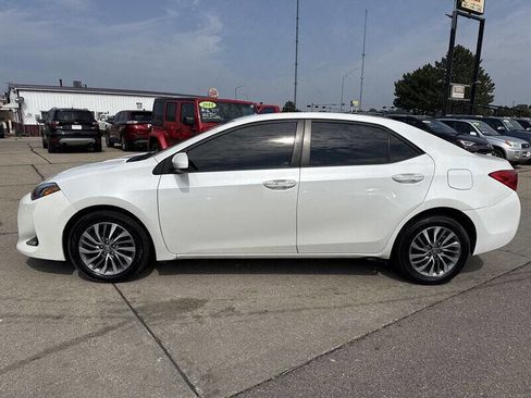 Used 2017 Toyota Corolla XLE image 2