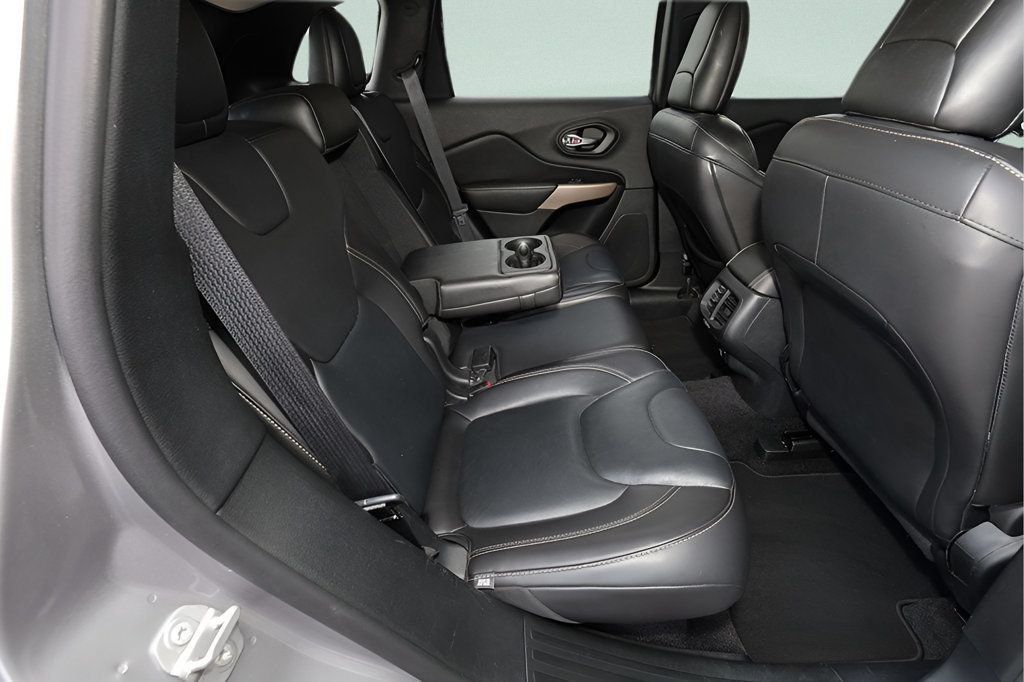 Used 2018 Jeep Cherokee Limited FWD image 14