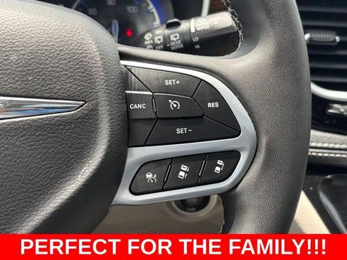 Used 2023 Chrysler Pacifica Limited FWD image 22