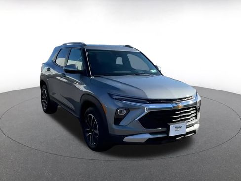 Used 2025 Chevrolet TrailBlazer LT image 3