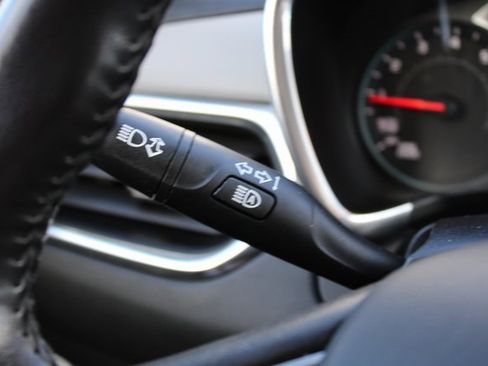 Used 2022 Chevrolet Equinox LT w/ Driver Convenience Package image 31