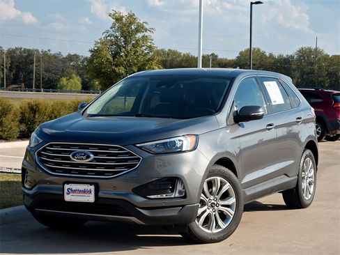 Used 2024 Ford Edge Titanium image 2