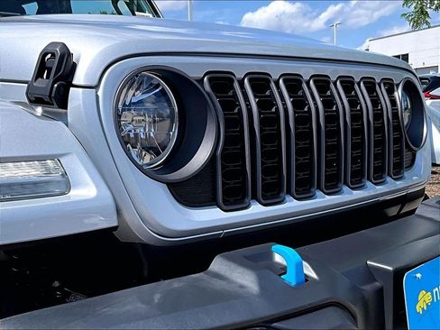 Used 2024 Jeep Wrangler Unlimited AWD/4WD image 30