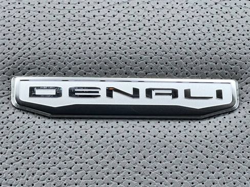 New 2026 GMC Sierra 2500 Denali w/ Denali Reserve Package AWD/4WD image 9