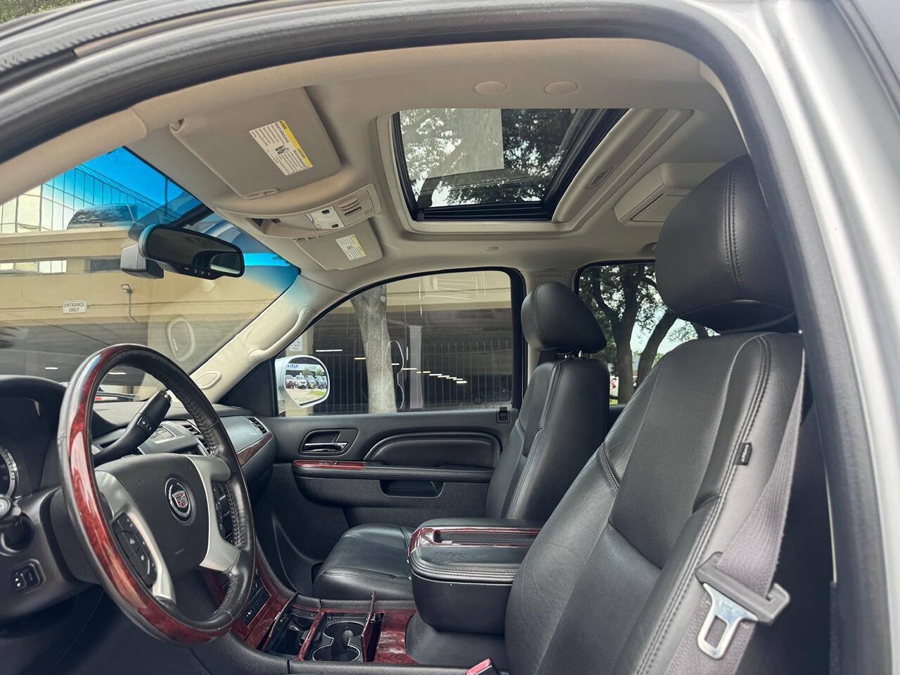Used 2013 Cadillac Escalade Luxury RWD image 27