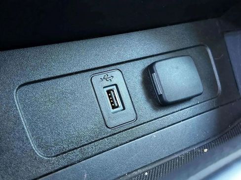 Used 2017 Ford Escape Titanium image 16