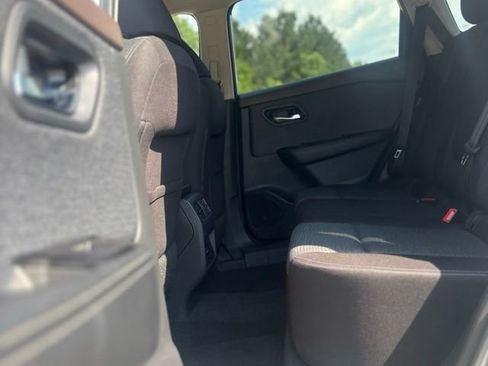 Used 2022 Nissan Rogue SV AWD/4WD image 24