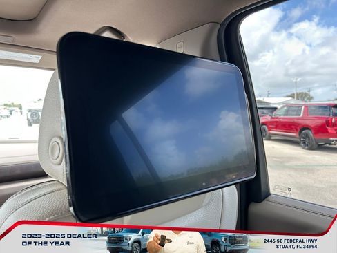 New 2026 GMC Yukon XL Denali w/ Denali Reserve Package image 17