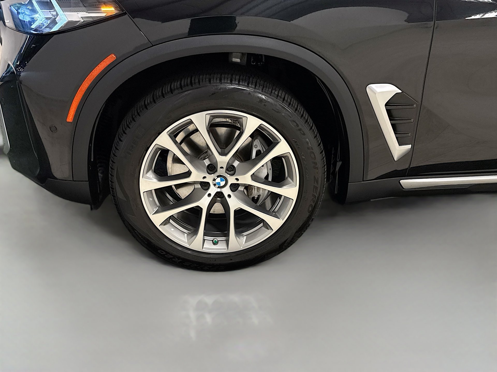 Used 2024 BMW X5 sDrive40i w/ Parking Assistance Package RWD image 31