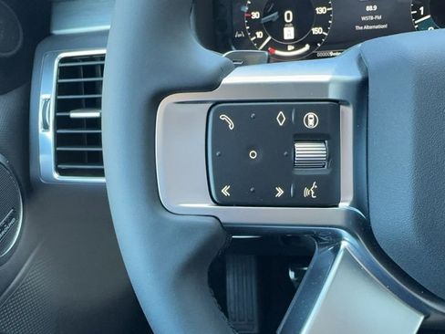 New 2024 Land Rover Discovery Dynamic SE image 11