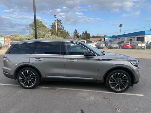 Used 2023 Lincoln Aviator Reserve w/ Equipment Group 201A AWD/4WD image 2
