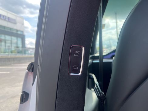 Used 2022 Tesla Model X image 19