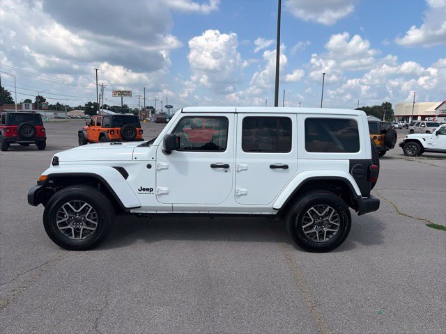 Used 2026 Jeep Wrangler Unlimited Sahara AWD/4WD image 3