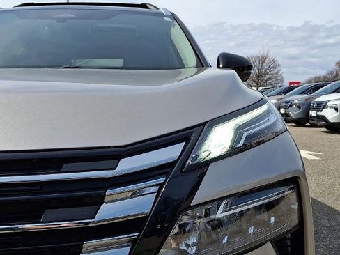 Certified 2025 Nissan Rogue Platinum w/ Platinum Premium Package image 11