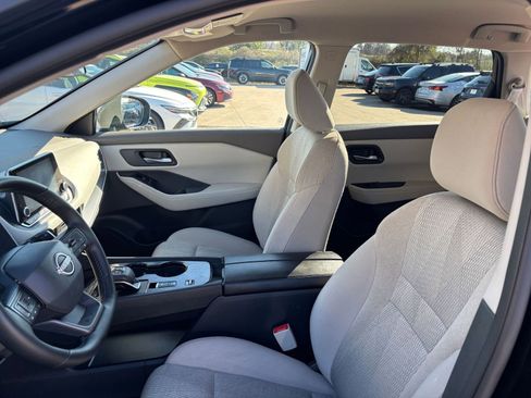 Used 2025 Nissan Rogue SV image 27