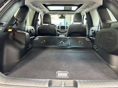 Used 2022 Jeep Cherokee Latitude Lux w/ Sun & Sound Group AWD/4WD image 44