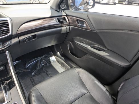 Used 2017 Honda Accord EX image 16