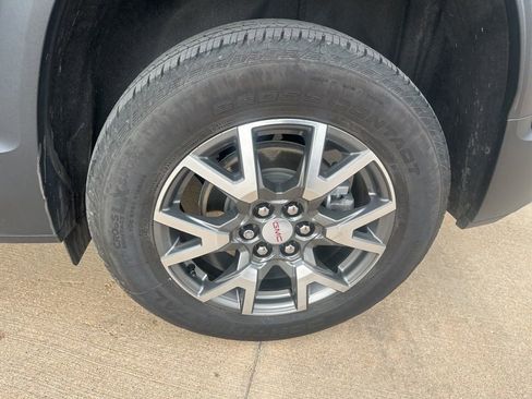 Used 2023 GMC Acadia SLE w/ Driver Convenience Package image 11