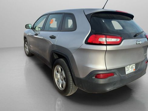 Used 2016 Jeep Cherokee Sport image 7