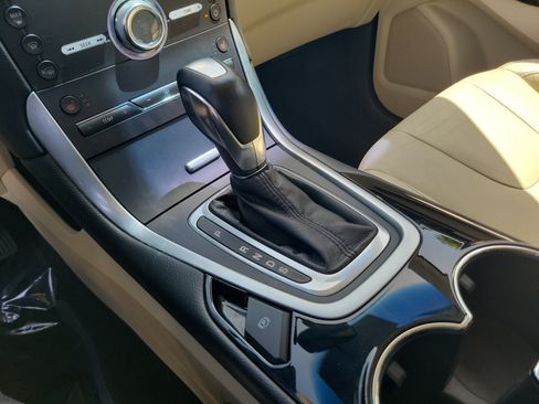 Used 2018 Ford Edge Titanium FWD image 27