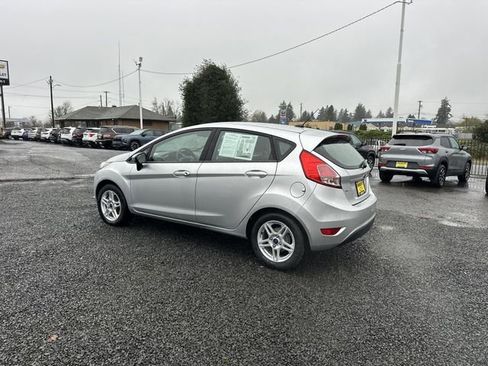 Used 2018 Ford Fiesta SE image 3